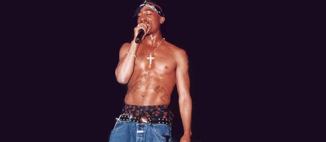 2pac-performing-live-8840820
