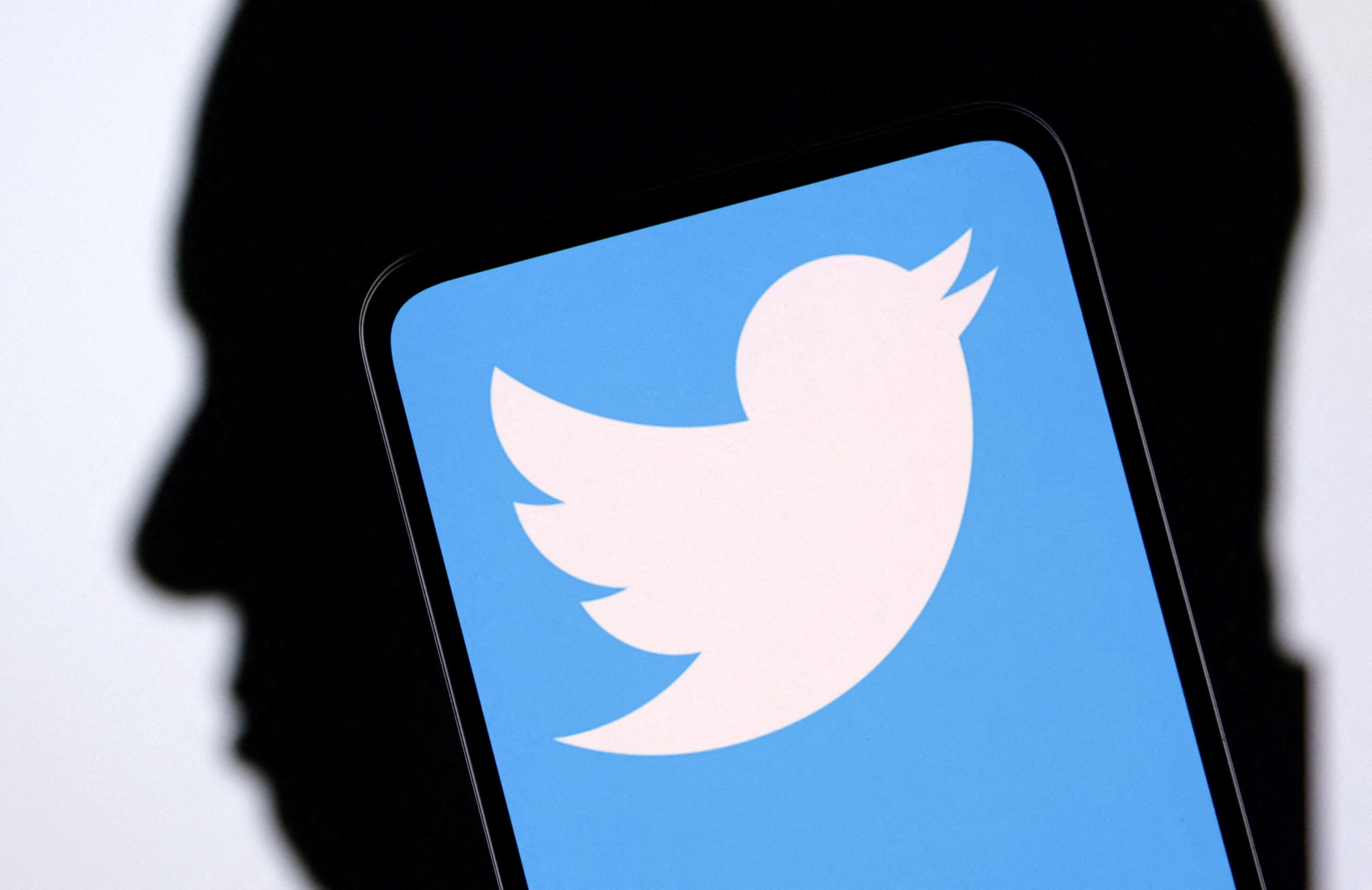 Twitter выгоняют из офиса из-за неуплаченной аренды